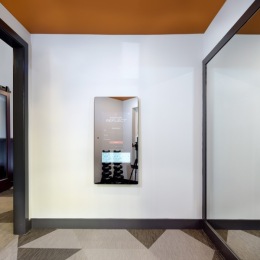 State-of-the-art amenities a fitness mirror